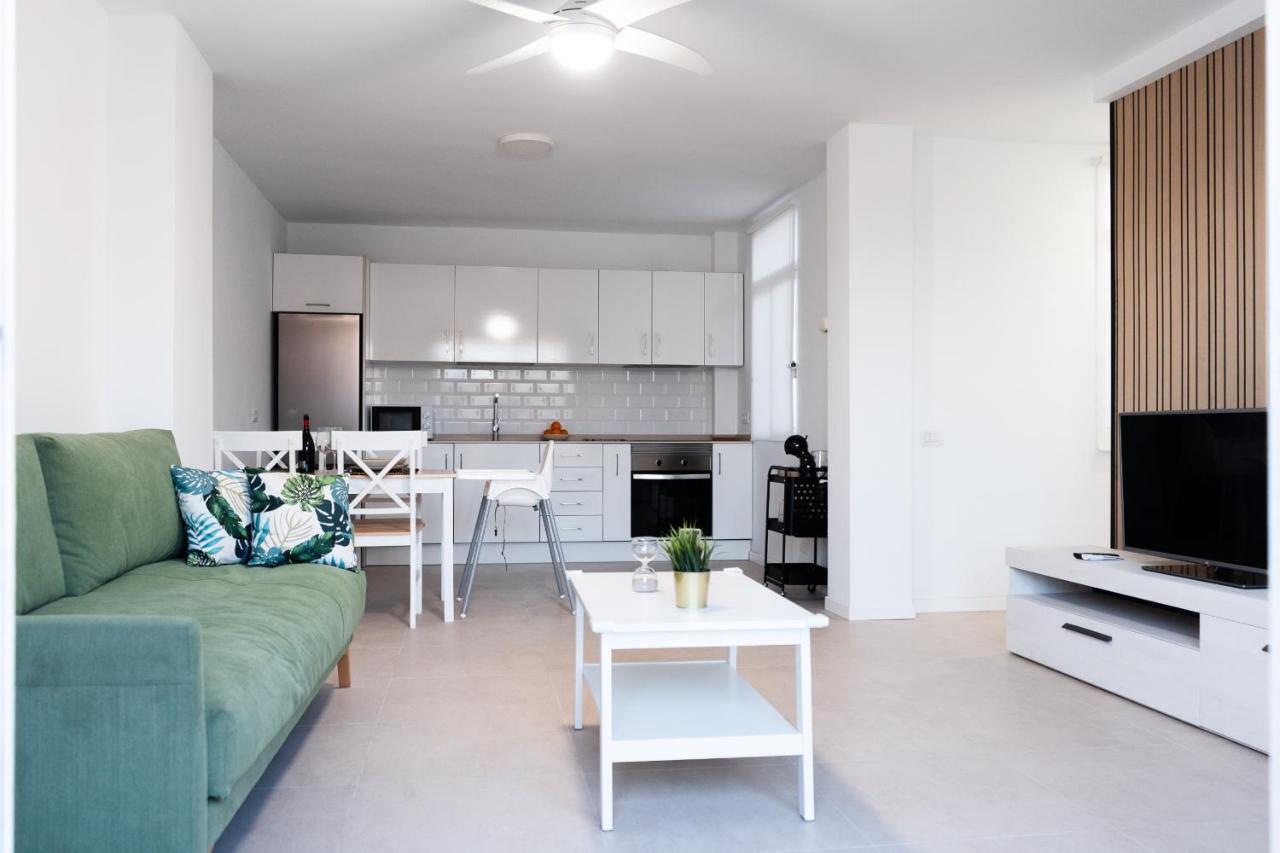 Homeforguest Atico Martina Con Terraza En Los Cristianos Лос-Крістіанос Екстер'єр фото